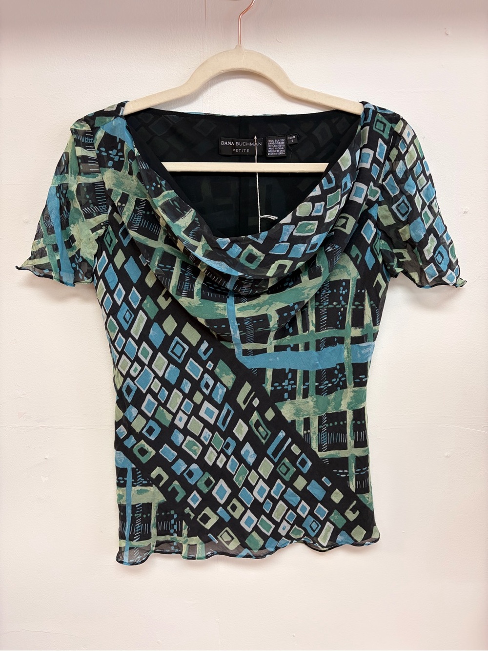 Vintage 2000’s Dana Buchanan 100% silk scoop neck short sleeve blouse